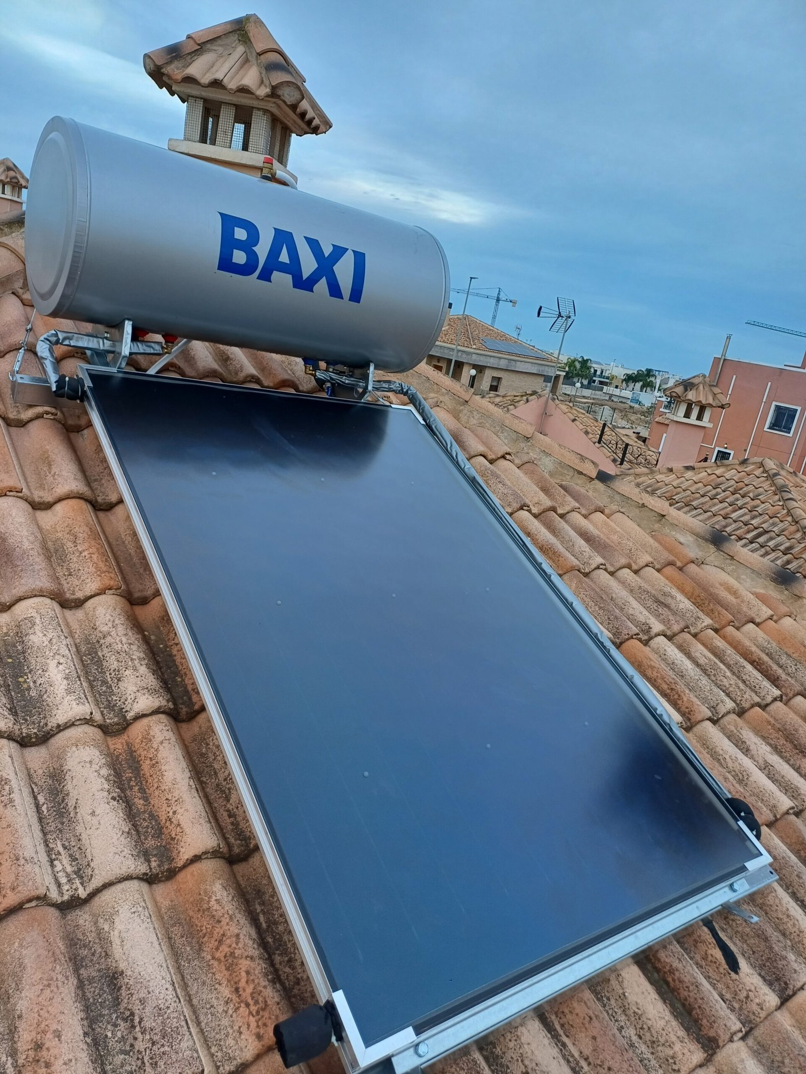 Aerotermia y energía solar